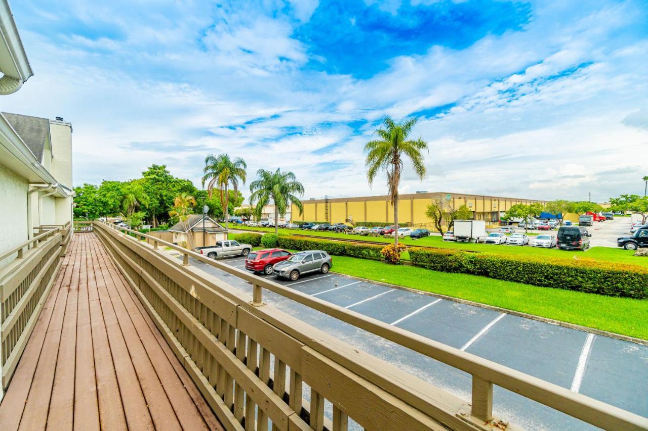 Doral Inn & Suites Miami Airport West Esterno foto